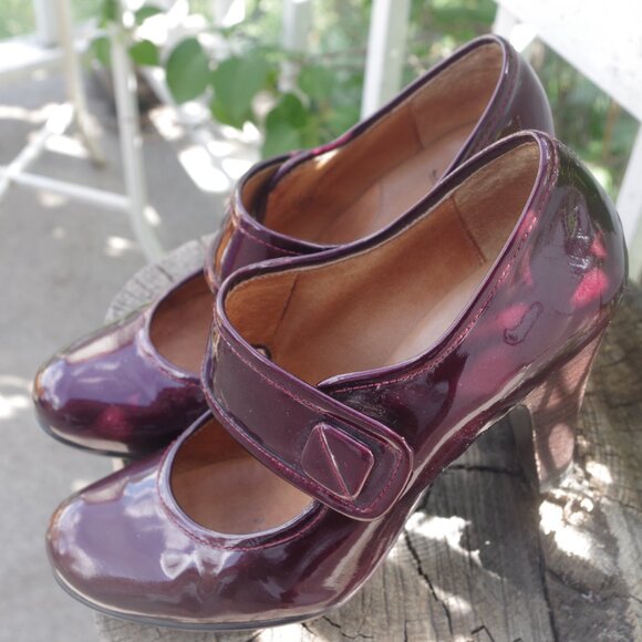 Mary Jane Burgundy Sofft Fiorenza Chianti Patent Leather Size 6 1/2 Ladies Shoes - Picture 2 of 7